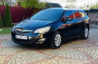 Універсал Opel Astra 2012 в Івано-Франківську