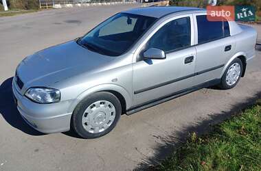 Седан Opel Astra 2004 в Дрогобичі