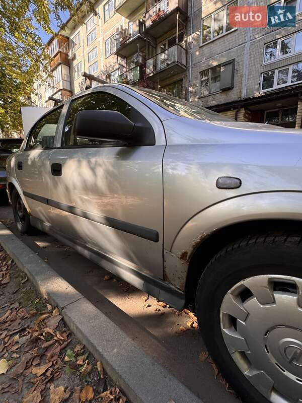 Седан Opel Astra 2005 в Киеве