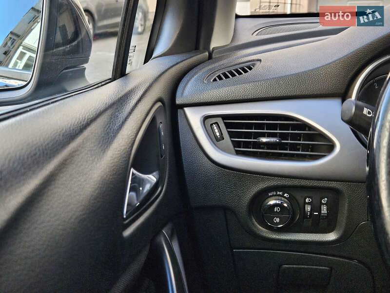 Універсал Opel Astra 2016 в Києві