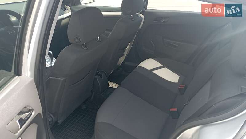Хэтчбек Opel Astra 2008 в Павлограде
