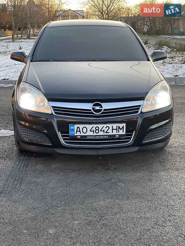 Хэтчбек Opel Astra 2007 в Мукачево