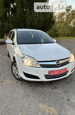 Универсал Opel Astra 2009 в Гельмязове