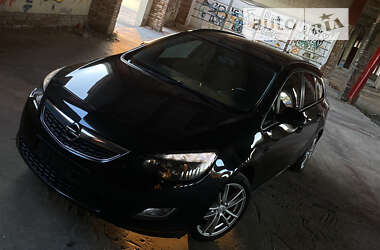 Универсал Opel Astra 2012 в 