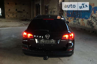 Универсал Opel Astra 2012 в 
