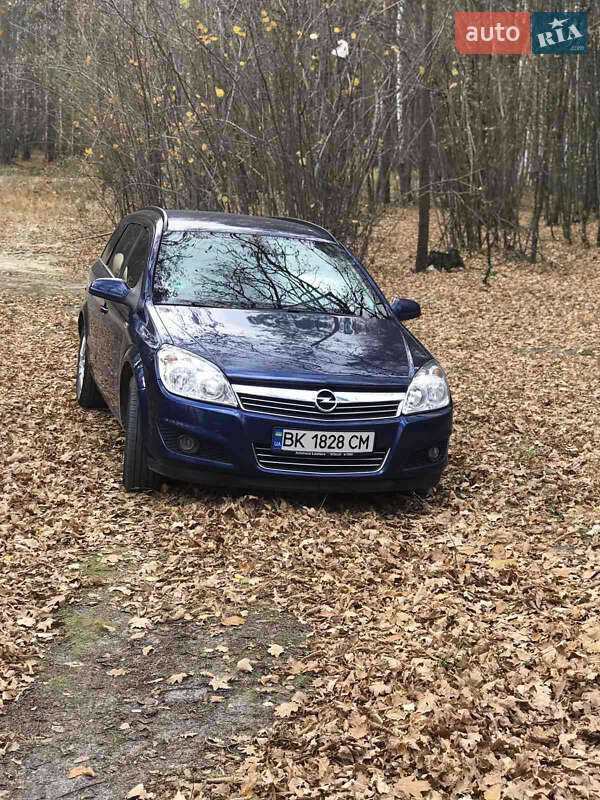 Універсал Opel Astra 2008 в Сарнах