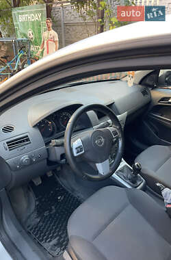 Универсал Opel Astra 2012 в Чернигове