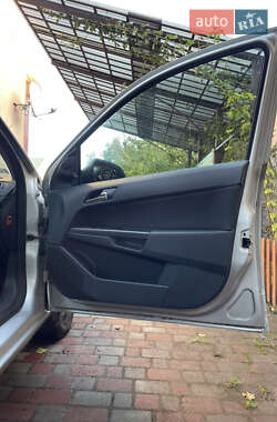Универсал Opel Astra 2012 в Чернигове