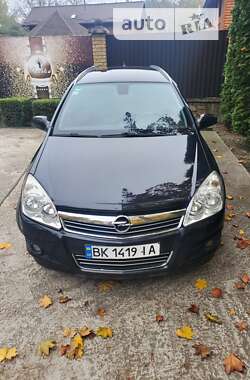 Універсал Opel Astra 2009 в Сарнах