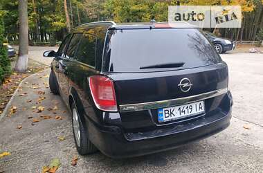 Універсал Opel Astra 2009 в Сарнах