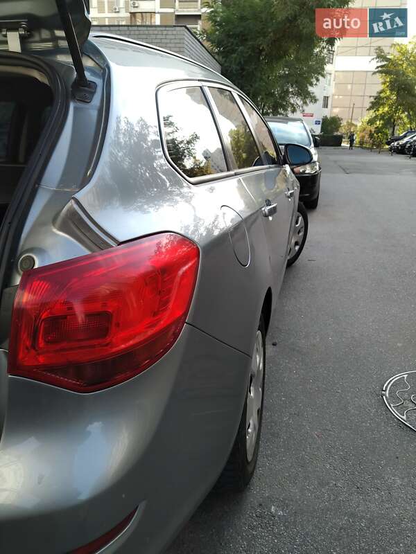 Универсал Opel Astra 2011 в Киеве