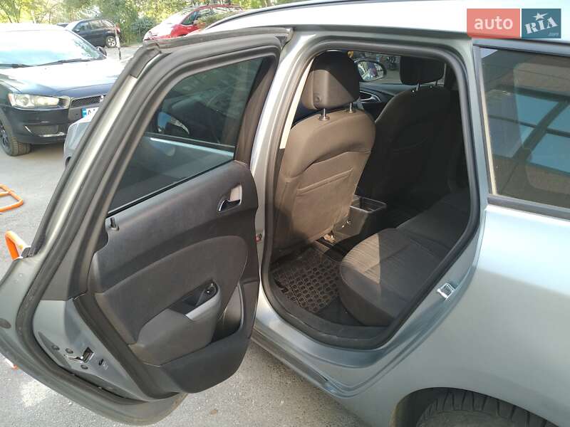Универсал Opel Astra 2011 в Киеве