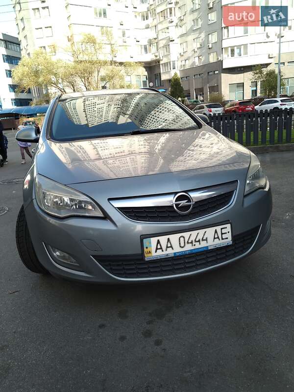 Универсал Opel Astra 2011 в Киеве