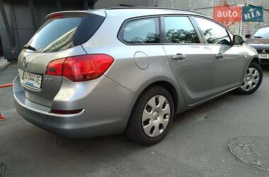 Универсал Opel Astra 2011 в 