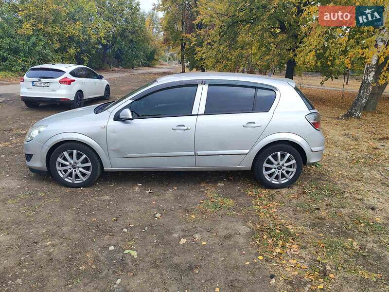 Хэтчбек Opel Astra 2007 в Лозовой