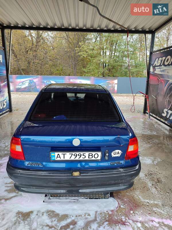 Седан Opel Astra 1993 в Ивано-Франковске