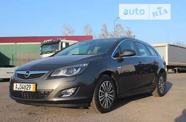 Універсал Opel Astra 2011 в Хусті