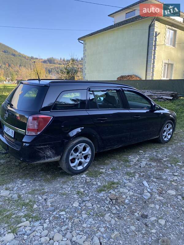 Универсал Opel Astra 2005 в Кутах