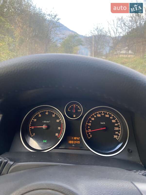 Универсал Opel Astra 2005 в Кутах