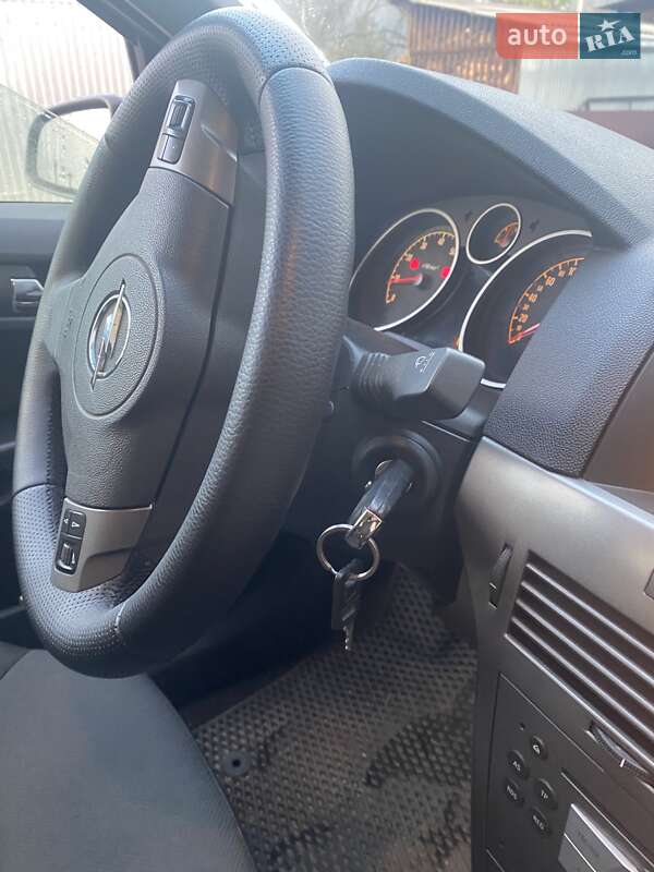 Универсал Opel Astra 2005 в Кутах