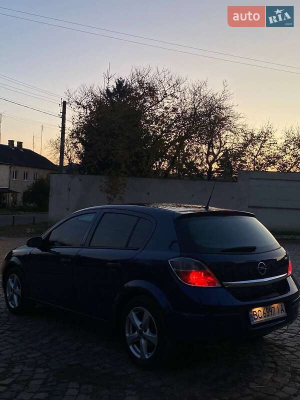 Хэтчбек Opel Astra 2009 в Ходорове