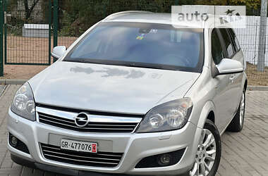 Універсал Opel Astra 2011 в Житомирі