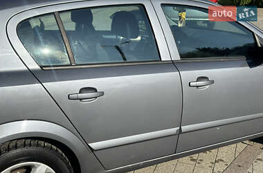 Хэтчбек Opel Astra 2007 в 