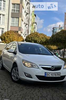 Универсал Opel Astra 2012 в Ивано-Франковске