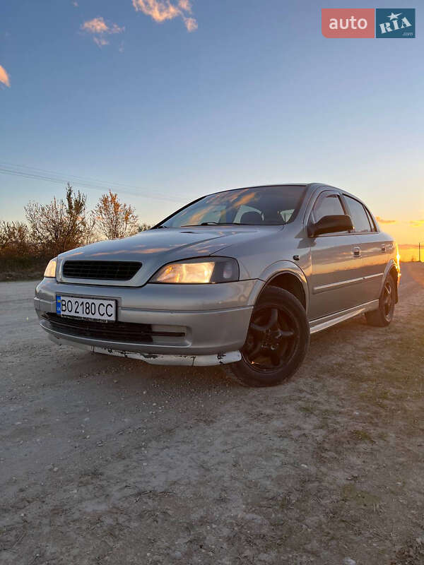 Седан Opel Astra 2007 в Почаеве