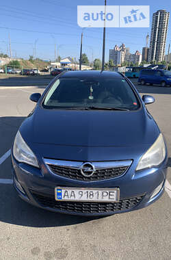 Универсал Opel Astra 2011 в Киеве