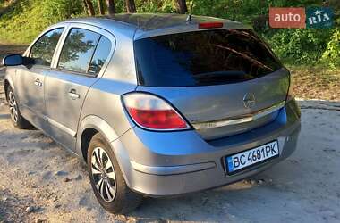 Хэтчбек Opel Astra 2004 в 