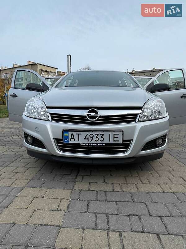 Универсал Opel Astra 2008 в Ивано-Франковске