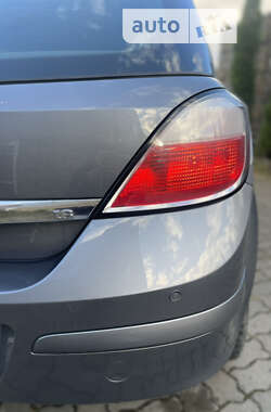 Хетчбек Opel Astra 2004 в 