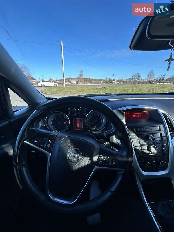 Универсал Opel Astra 2013 в Стрые