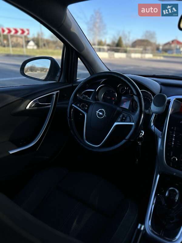 Универсал Opel Astra 2013 в Стрые