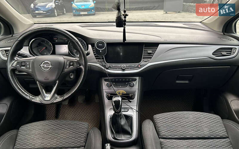 Універсал Opel Astra 2016 в Чернівцях