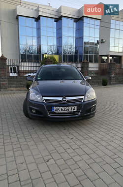 Універсал Opel Astra 2008 в Рівному