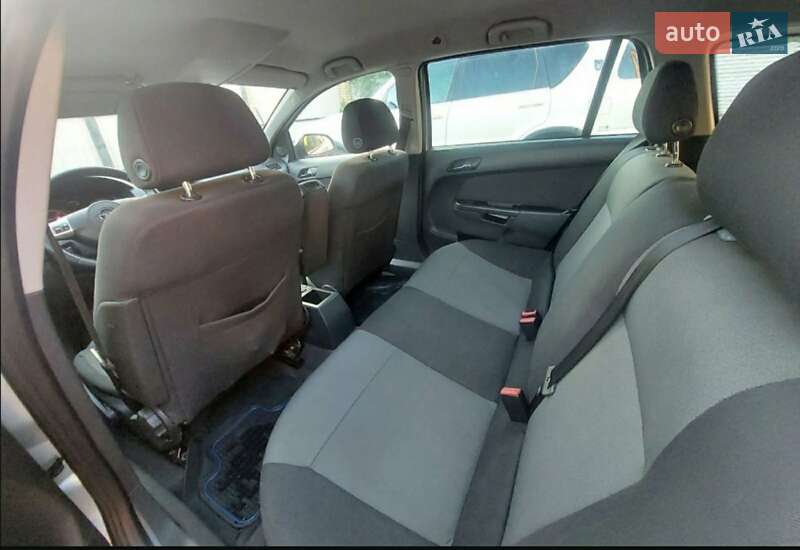 Универсал Opel Astra 2011 в Конотопе