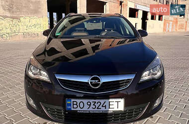 Універсал Opel Astra 2011 в Тернополі