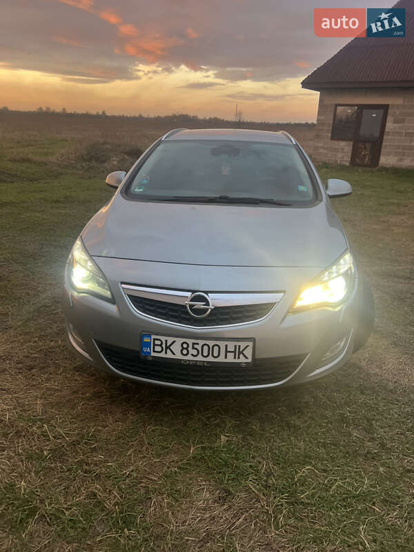 Opel Astra 2011