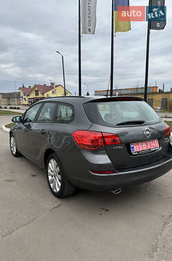 Універсал Opel Astra 2011 в Дубні