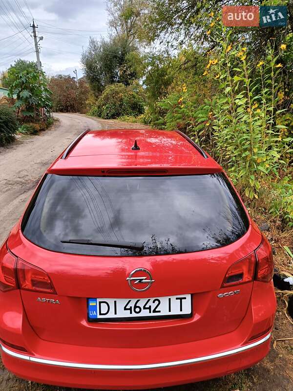 Універсал Opel Astra 2012 в Ізюмі