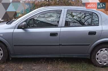 Седан Opel Astra 2008 в Глобиному