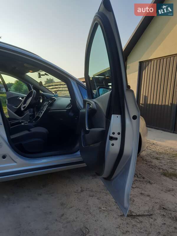 Универсал Opel Astra 2012 в Ратным