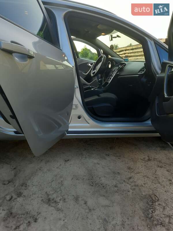 Универсал Opel Astra 2012 в Ратным