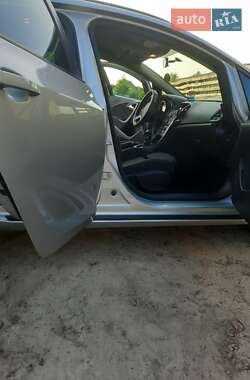 Универсал Opel Astra 2012 в 