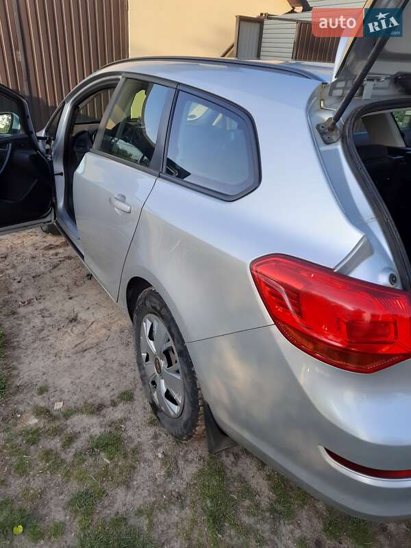 Универсал Opel Astra 2012 в Ратным