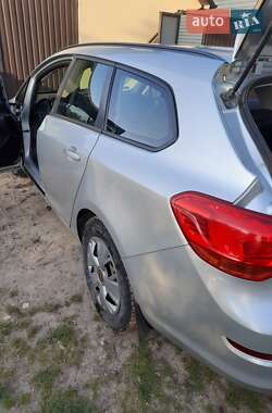 Универсал Opel Astra 2012 в 