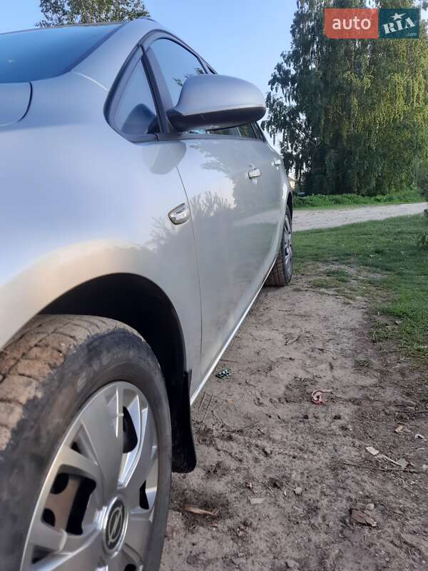 Универсал Opel Astra 2012 в Ратным