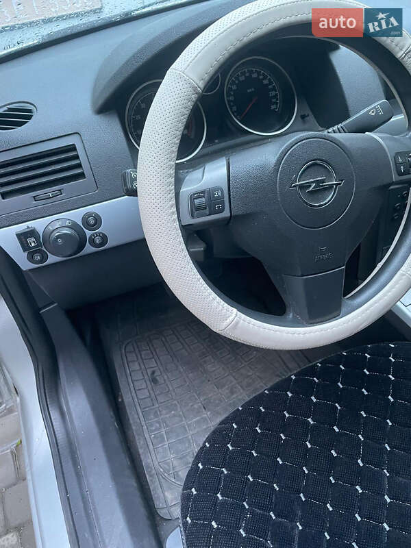 Универсал Opel Astra 2004 в Мерефа